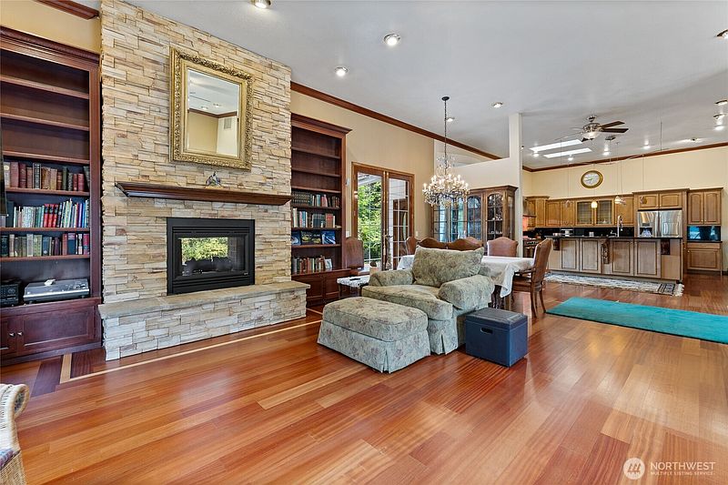 4th image of 43103 Hilligoss Lane E