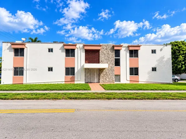 8990 SW 24th St APT 214, Miami, FL 33165