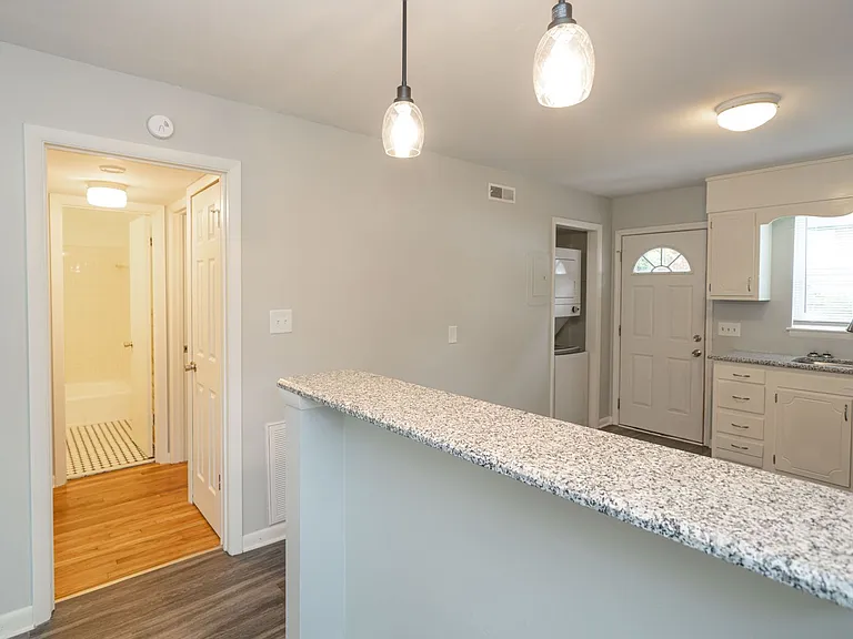 1600 N Alston Ave — Photo 10