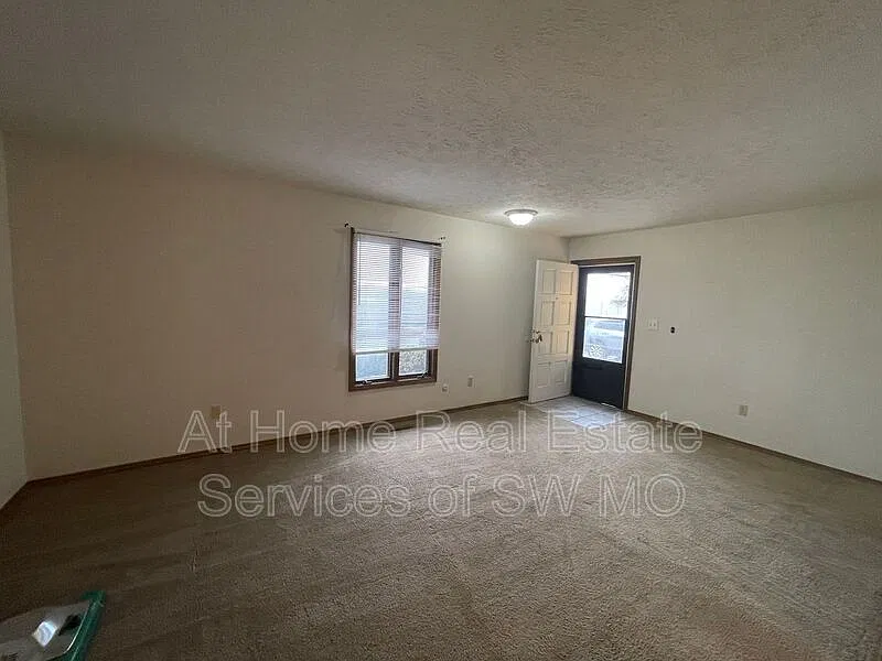 2 bed, 1.5 bath, $980 — Photo 3