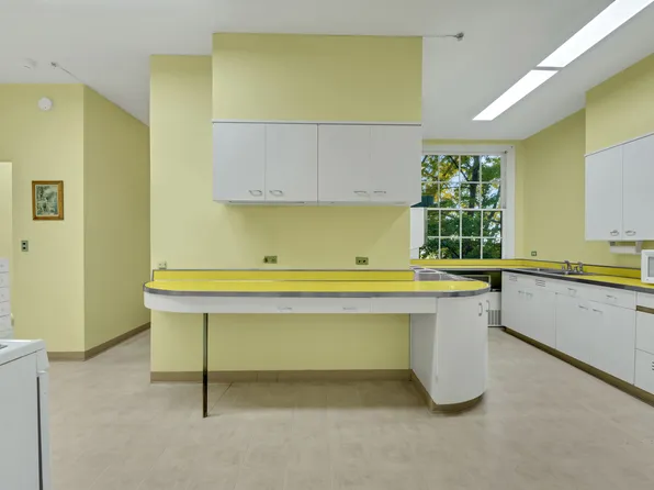 1 Sutton Place South image 17 of 26