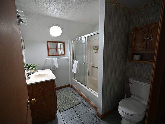 3rd image of 17 Bixby Rd