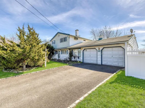 10 Hy, Lake Grove, NY 11755