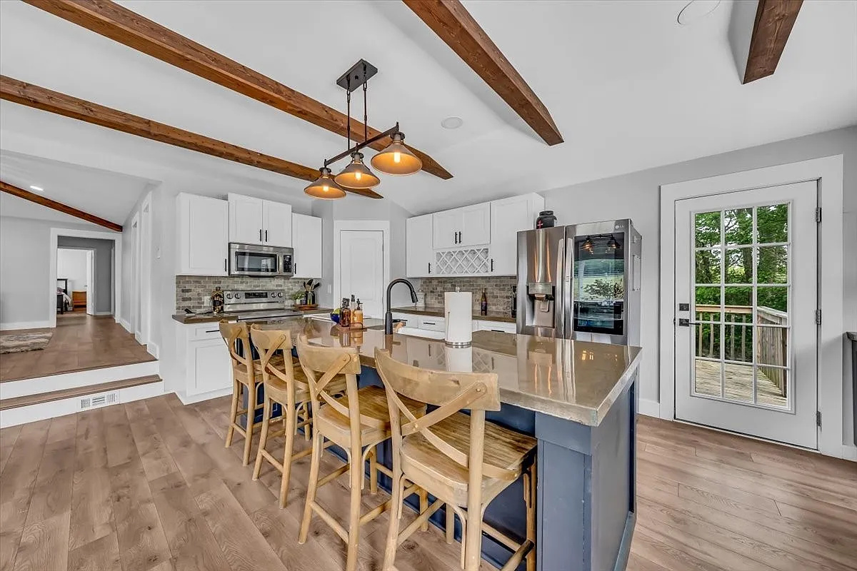 1000 Pruitt Lane - 1 — Photo 3
