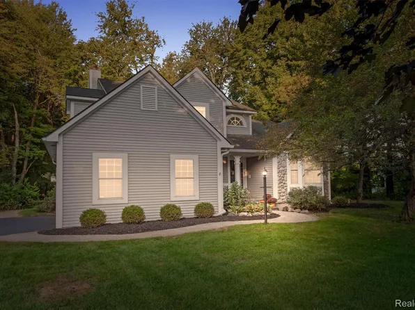 1502 Twin Lakes Blvd, Oxford, MI 48371