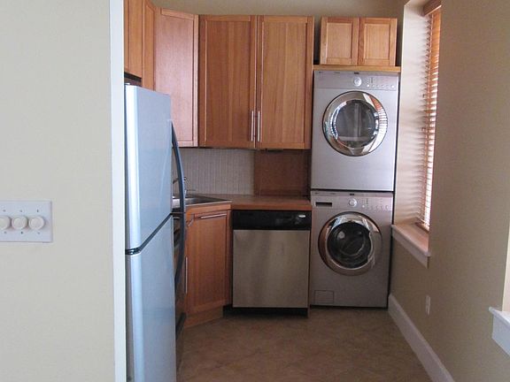 3rd image of 2507 E Broad St