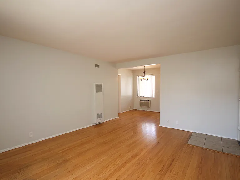 343 S Madison Ave #4 — Photo 2