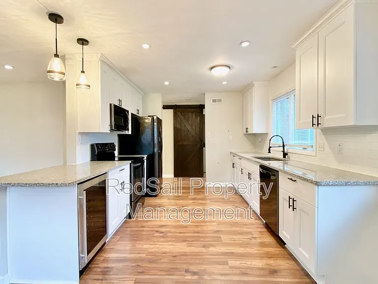 101 Basswood Dr — Photo 5