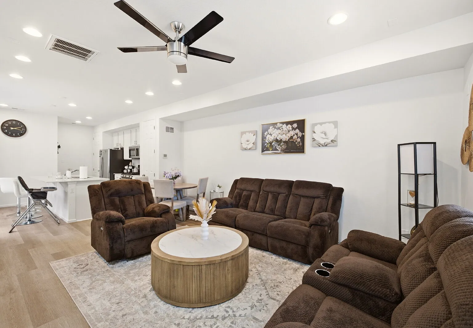 3 bed, 2.5 bath, 1470 sqft, $2,700 — Photo 2