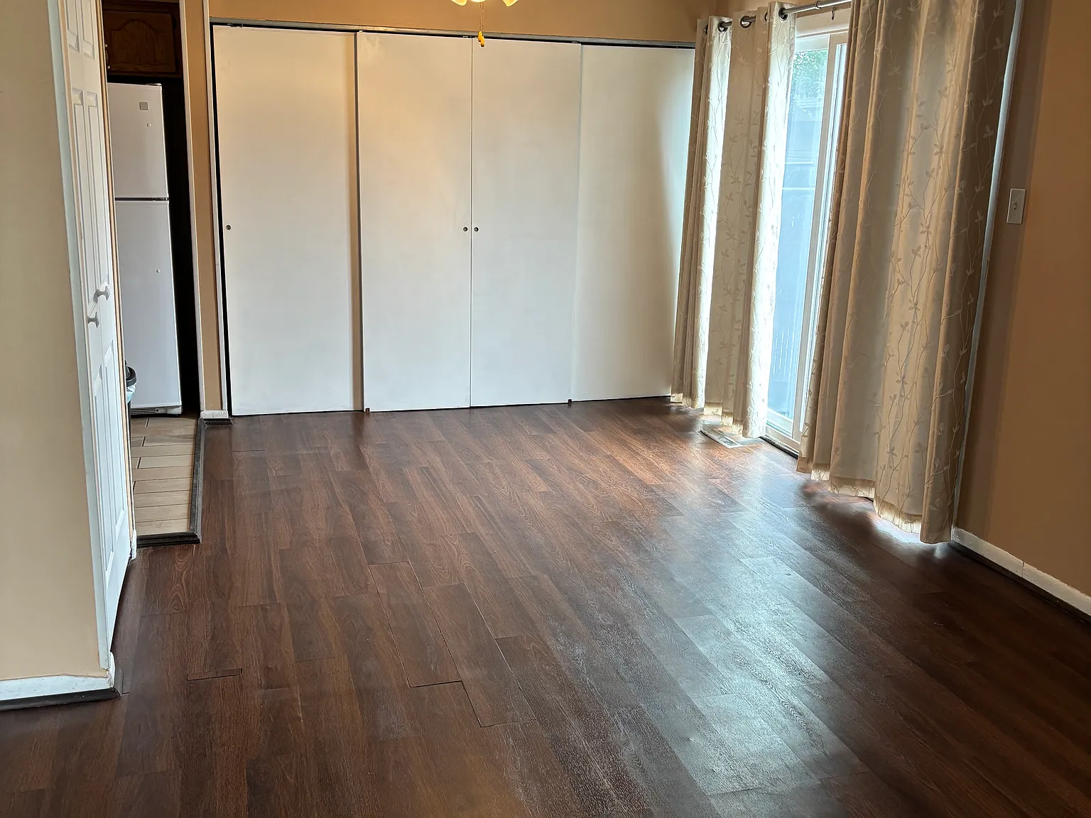 3 bed, 1.5 bath, 1200 sqft, $1,800 — Photo 2