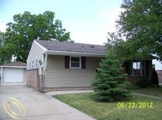15672 Kennebec St, Southgate, MI 48195
