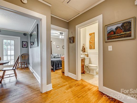 4th image of 403 Woodlawn Ave