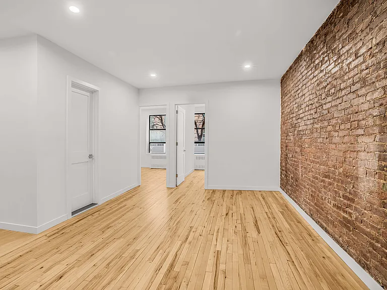 315 E 95th St #PHE — Photo 2