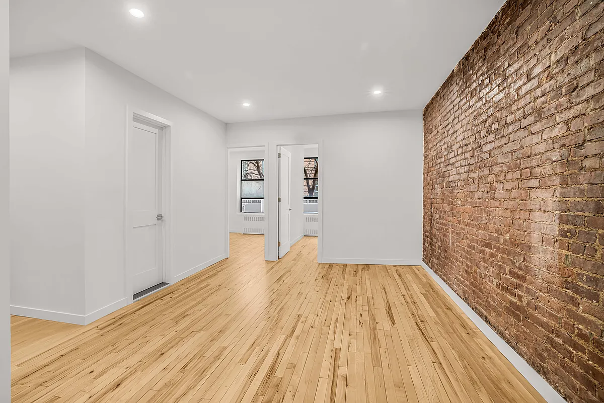 Building Photo - 315 E 95th St #PHE