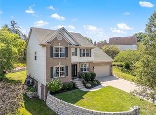 5810 Ravens Ridge Ln, Cincinnati, OH 45247