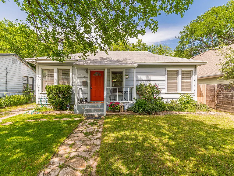 Classic Crestview home!