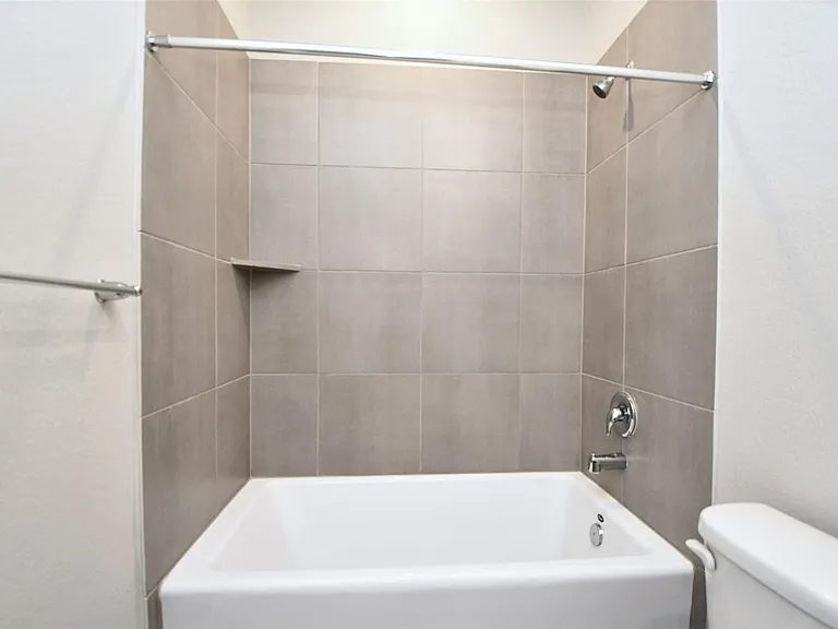 4212 Lyons Fall Dr — Photo 30