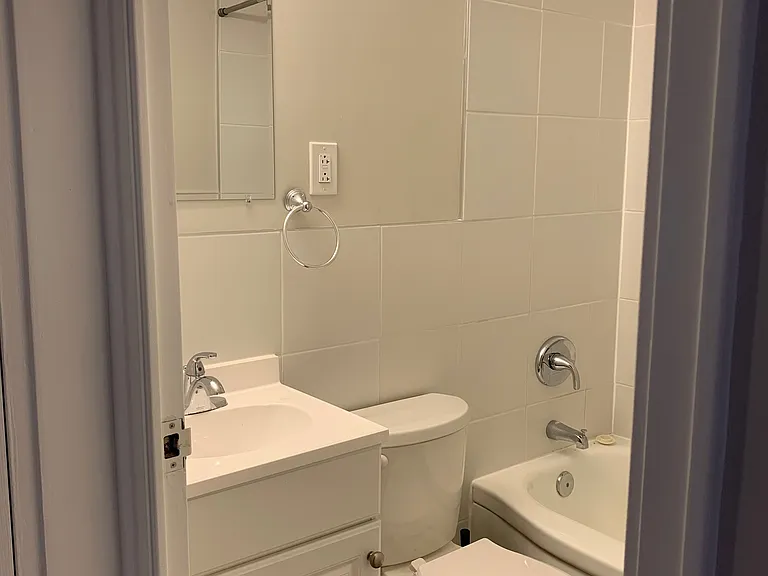 51 Chesterfield Ave #10 — Photo 6