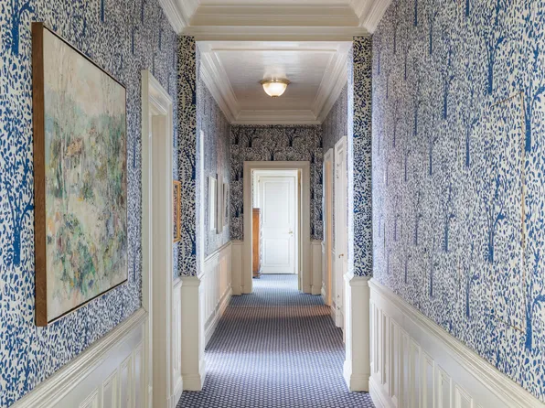 32 East 64th Street image 12 of 19