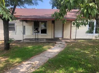 601 Hodge St, Bowie, TX 76230