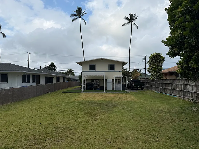 737 Maluniu Ave — Photo 2