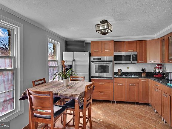 4th image of 6110 Hyacinth Dr