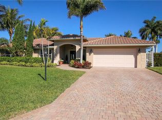 977 Clarellen Dr, Fort Myers, FL 33919