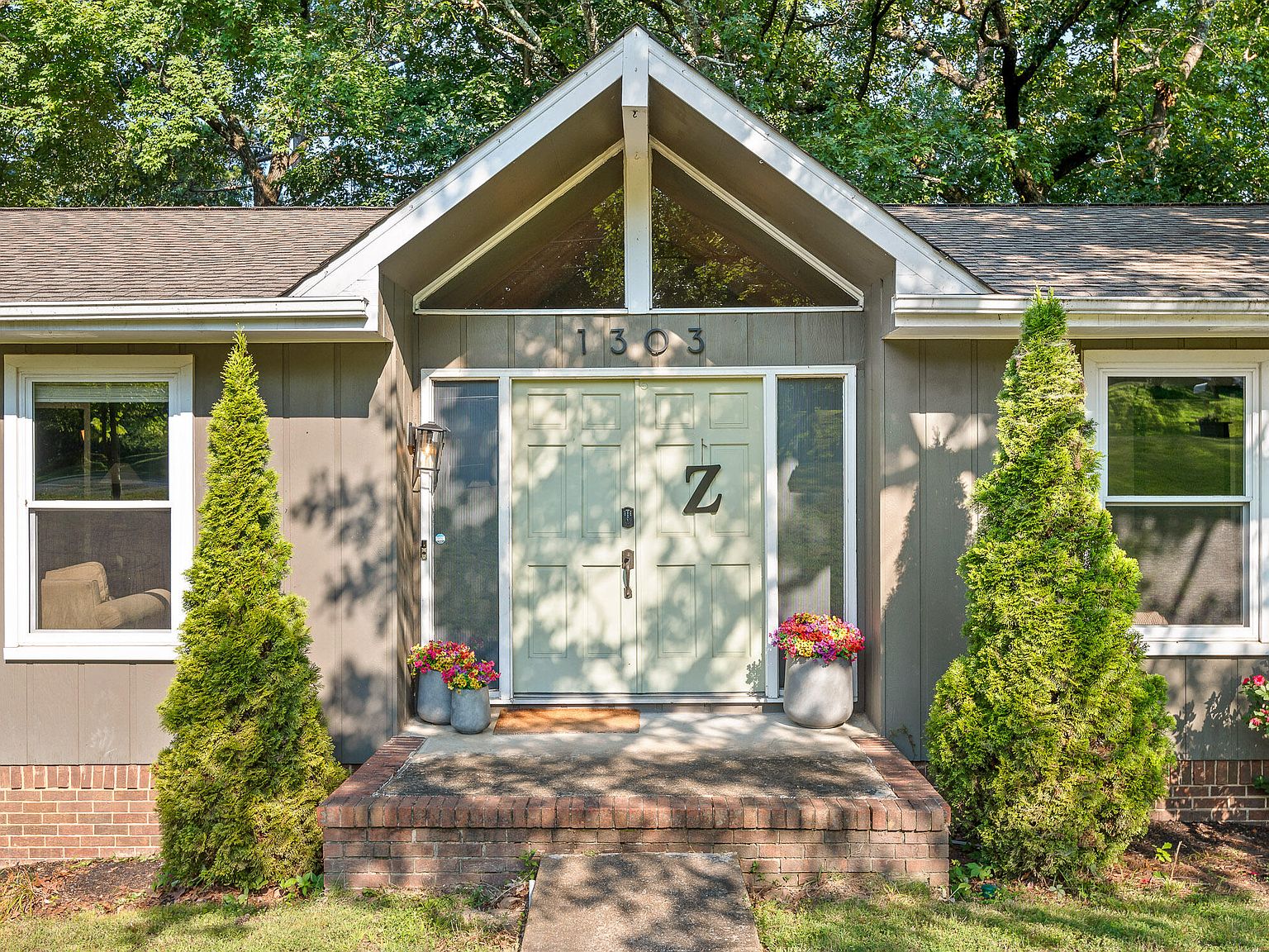 YARDSALE　ダルトン■3COMPARTMENT BIN 54 1303 Rockdale Ln, Hixson, TN 37343 | MLS #1516429 | Zillow