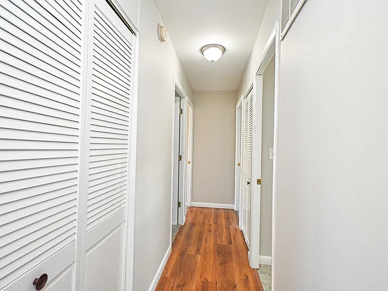 647 Bellaire Ct — Photo 10