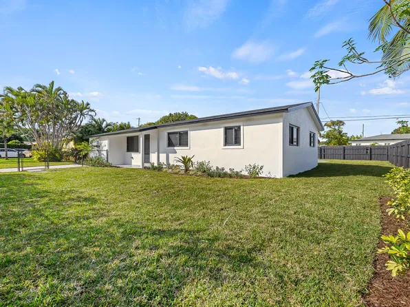 131 SE 27th Way, Boynton Beach, FL 33435