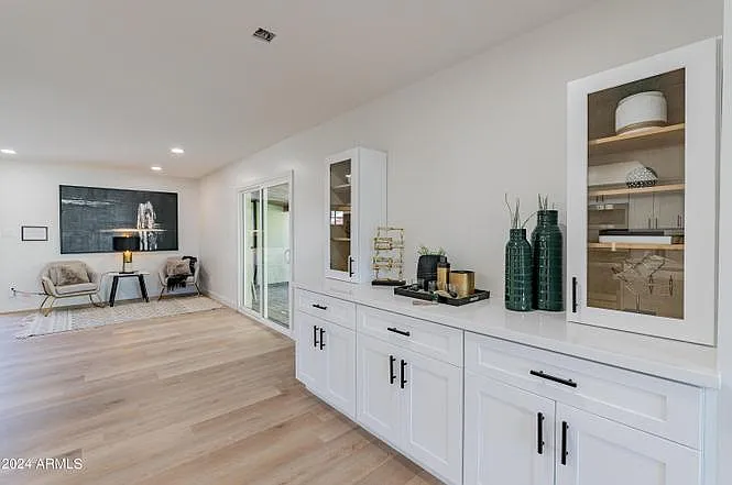 938 W Mission Ln — Photo 26