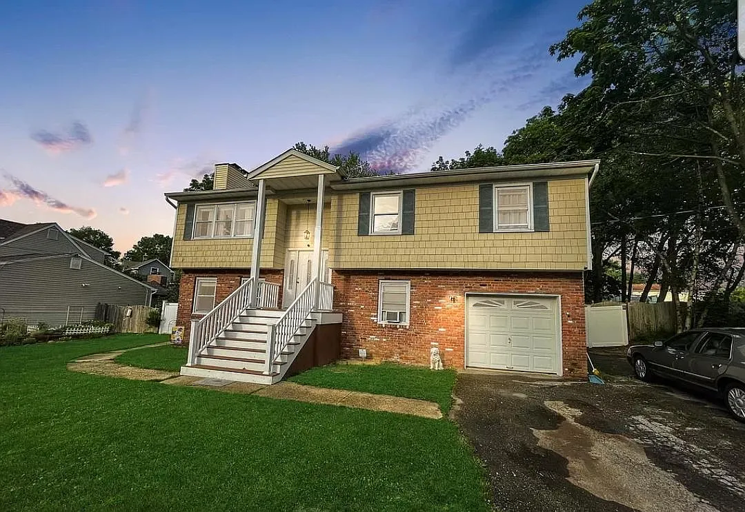559 Princess Ct photo 1