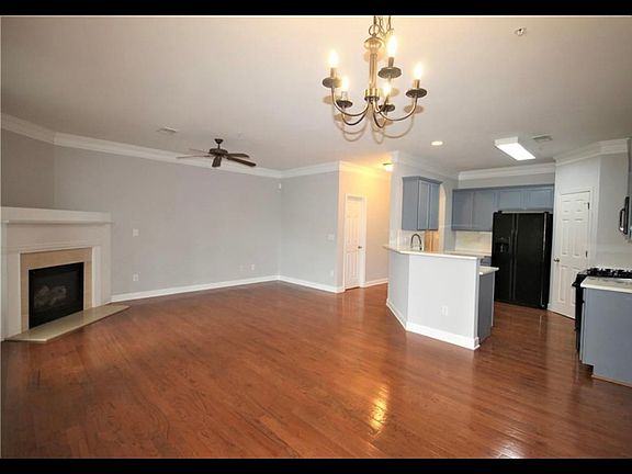 5th image of 716 Surrey Park Pl SE