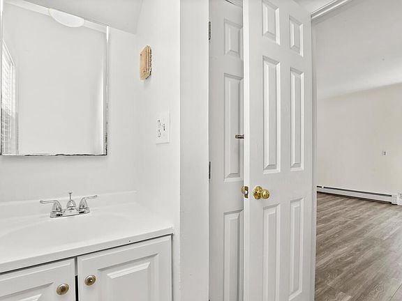 3rd image of 1025 Franklin Ave #2