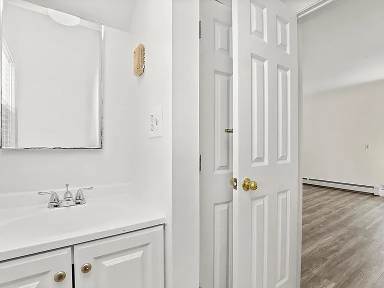 1025 Franklin Ave #2 — Photo 3