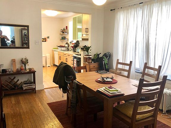 3rd image of 2653 N Avers Ave #1