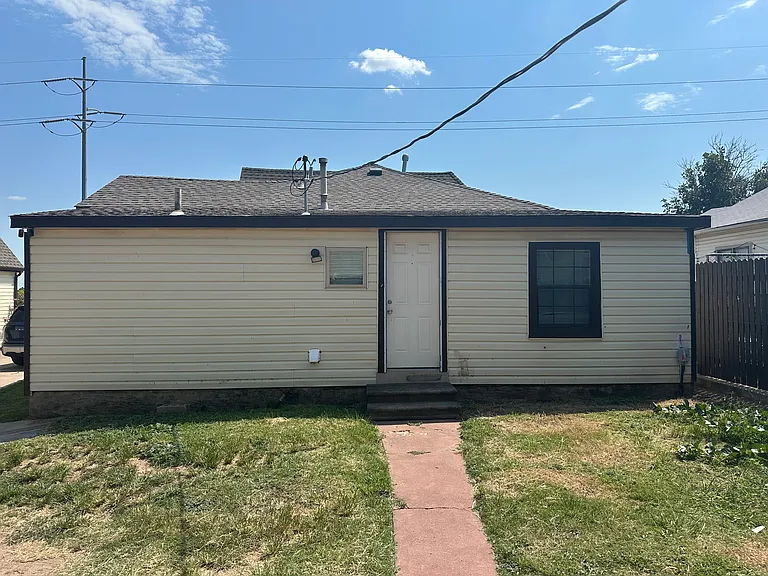 2127 NW 10th St — Photo 10