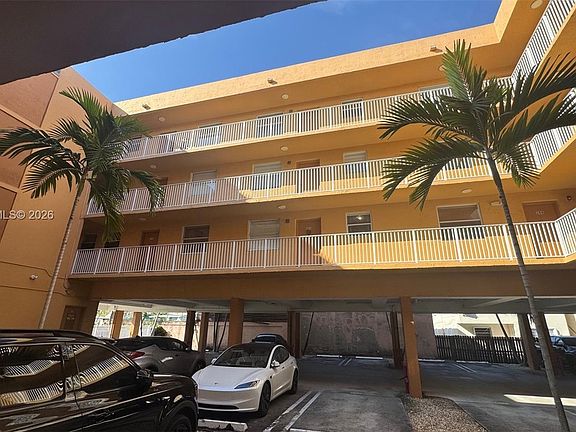 3rd image of 2441 SW 31st Ave APT 303