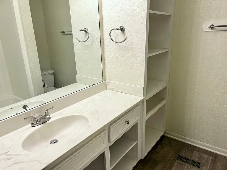 300 Lucy Ln — Photo 10
