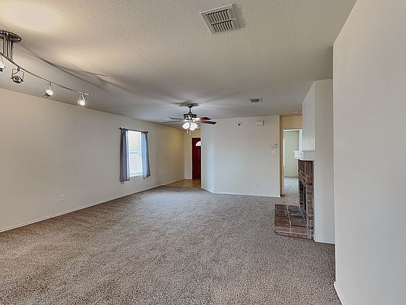 3rd image of 708 Moss Glen Trl
