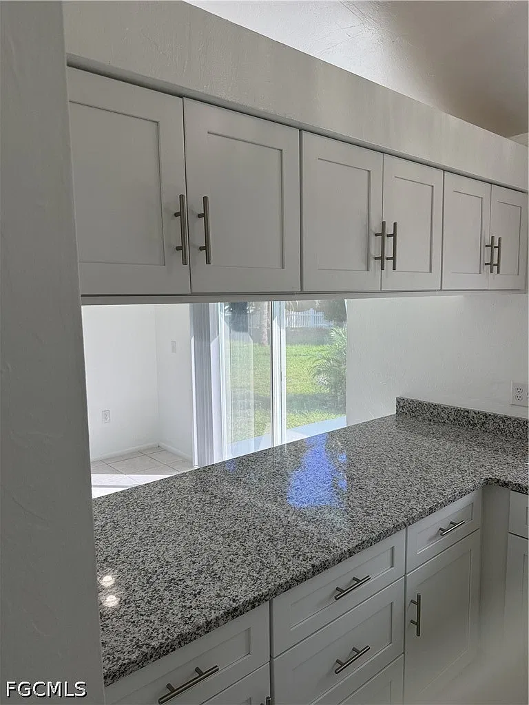 3 bed, 2.0 bath, 1116 sqft, $1,900 — Photo 4