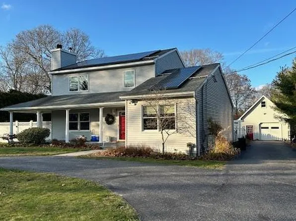 96 W Tiana Road, Hampton Bays, NY 11946