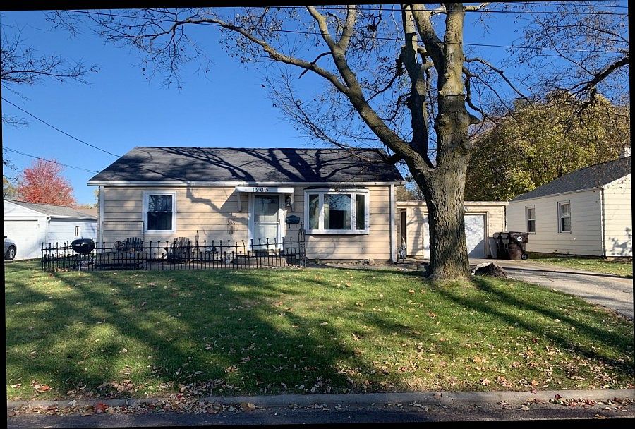 1st image of 1205 W Crestwood Dr