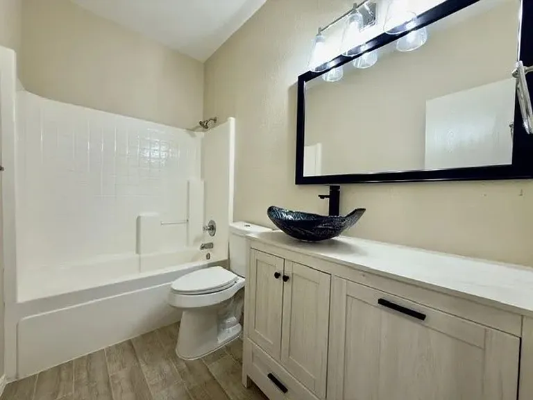 4425 Park Creek Ct — Photo 14