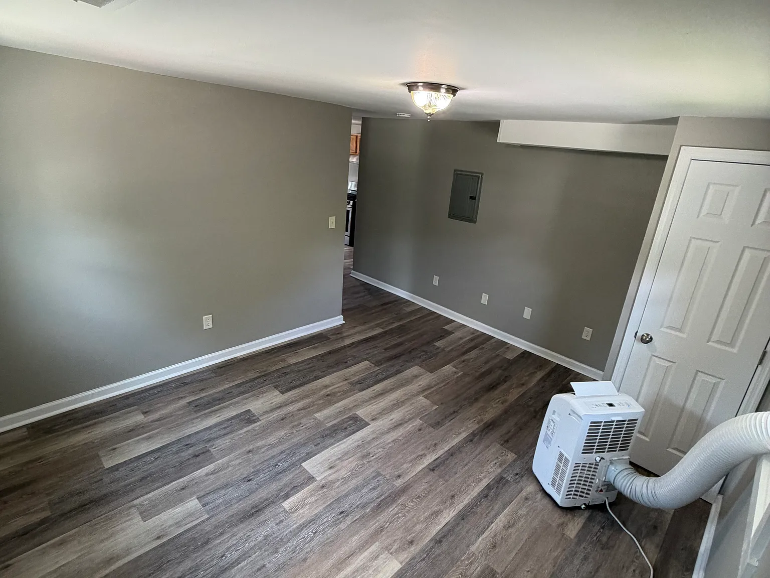 2 bed, 900 sqft, $900 — Photo 2