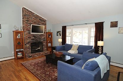 3rd image of 17 School St