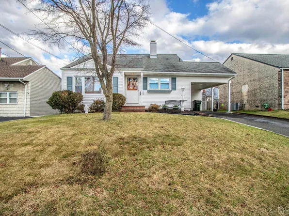 42 Broadway Ave, Colonia, NJ 07067