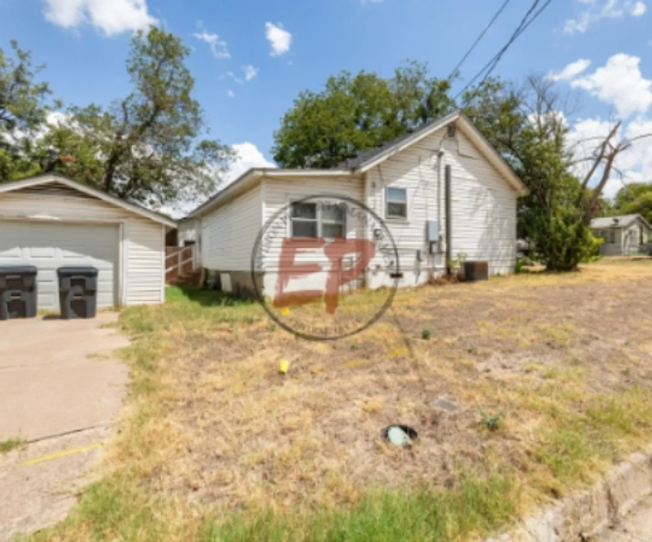 2 Bed 1 Bath Lease! — Photo 2