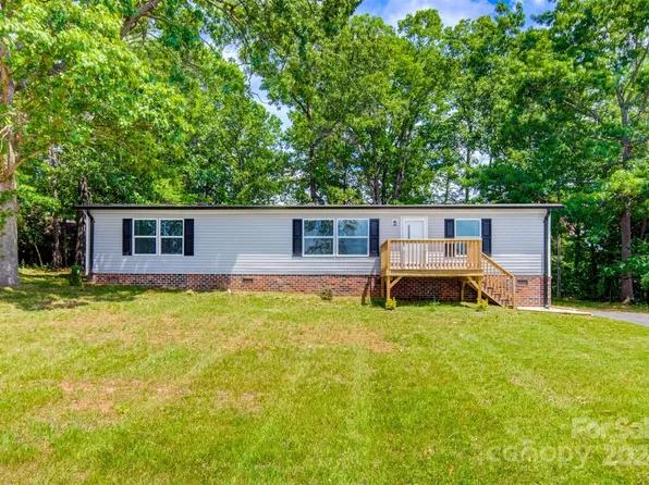 3973 Berry Creek Cir, Granite Falls, NC 28630