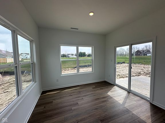 4th image of 2039 Hill Lake Ln